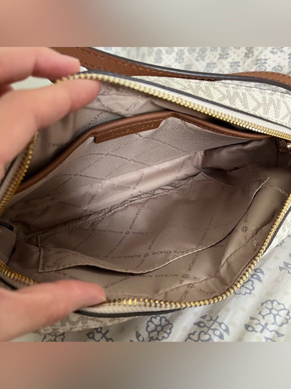 Michael Kors Jet Set Large Logo Crossbody Bag - Picture 11 of 12